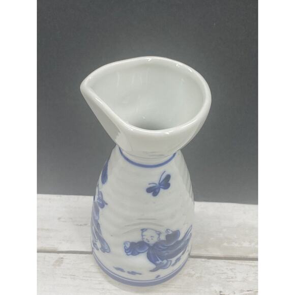 Small Antique Japanese Blue and White Porcelain Sakura Tree Sake Bottle - Picture 9 of 10